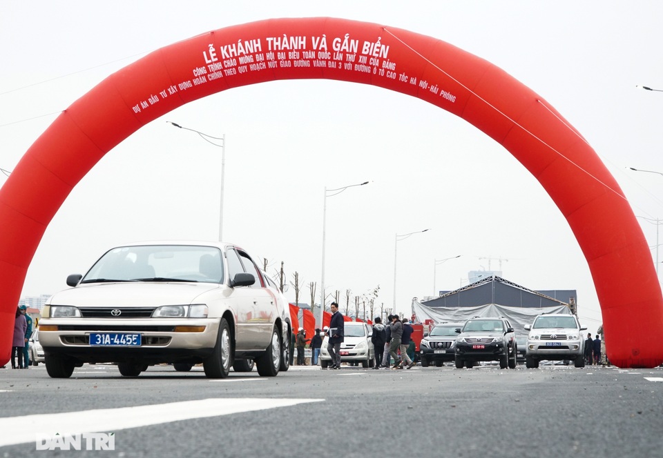 Thông xe nút giao 400 tỷ đồng nối cao tốc Hà Nội - Hải Phòng với Vành đai 3 - 7 Thông xe nút giao 400 tỷ đồng nối cao tốc Hà Nội - Hải Phòng với Vành đai 3 - 7