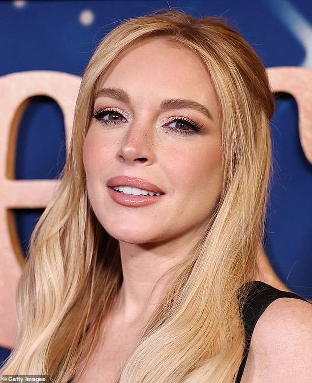 Lindsay Lohan hiện tại: Lấy lại nhan sắc nữ thần, hạnh phúc bên chồng con - 4