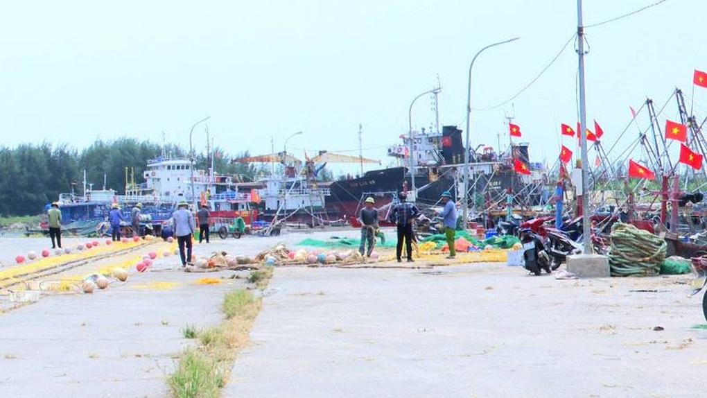 Nam Định và Thái Bình kêu gọi hàng nghìn tàu thuyền vào tránh bão Talim - 2 Nam Định và Thái Bình kêu gọi hàng nghìn tàu thuyền vào tránh bão Talim - 2