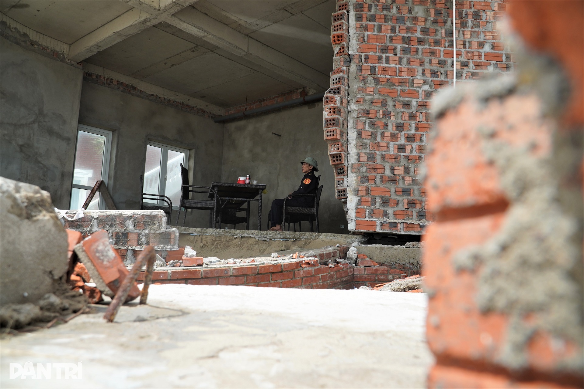 Hàng chục căn villa sang trọng đổ gục trong bão Bualoi - 12 Hàng chục căn villa sang trọng đổ gục trong bão Bualoi - 12