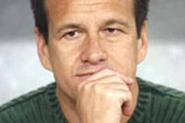 Dunga: "Tuyển thủ Brazil không chơi bóng chỉ vì tiền"