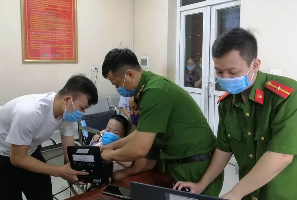Cán bộ công an mắc Covid-19, Nghệ An có dừng làm căn cước công dân? - 2 Cán bộ công an mắc Covid-19, Nghệ An có dừng làm căn cước công dân? - 2