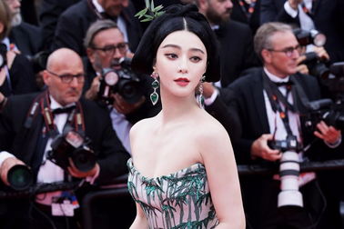 Phạm Băng Băng tái xuất rực rỡ trên thảm đỏ Cannes sau 5 năm bị phong sát