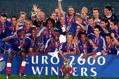 Lịch sử Euro 2000: Pháp lên ngôi sau trận chung kết kinh điển với Italia