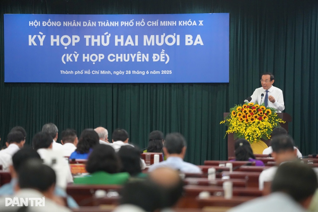 Bí thư Thành ủy TPHCM: Những ngày nhiều cảm xúc trước giai đoạn mới - 3 Bí thư Thành ủy TPHCM: Những ngày nhiều cảm xúc trước giai đoạn mới - 3