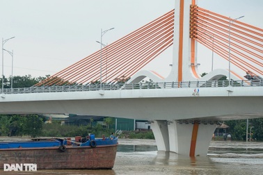 Xe máy, ô tô con được đi qua cầu Vĩnh Phú