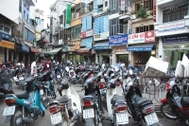 Phí trông giữ xe máy: 2.000/xe/lượt