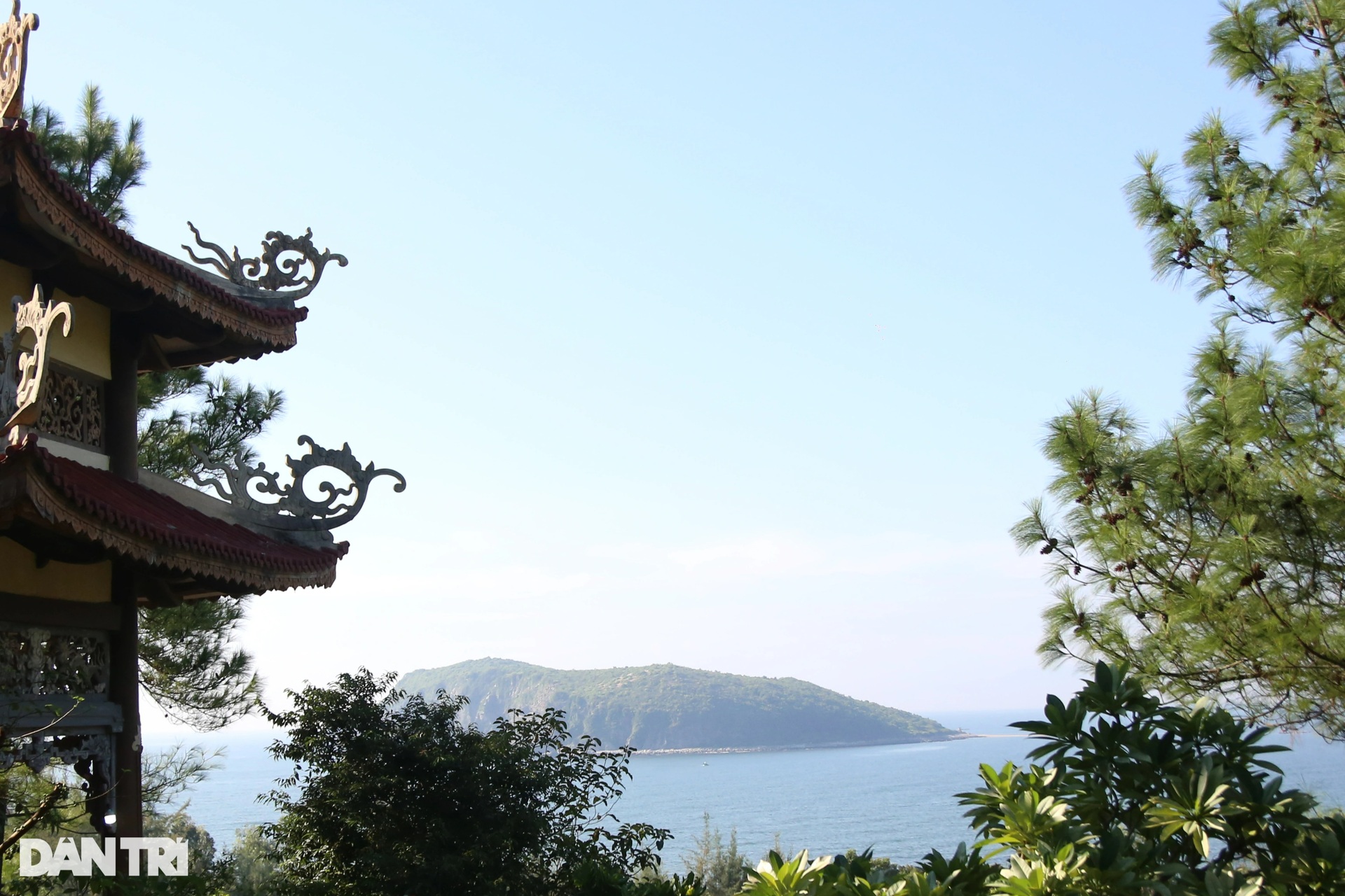 Đông đảo người dân đến tiễn biệt Phu nhân Đại tướng Võ Nguyên Giáp - 11 Đông đảo người dân đến tiễn biệt Phu nhân Đại tướng Võ Nguyên Giáp - 11