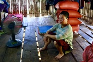 Thương bố mẹ vất vả, 2 con bỏ học đi làm kiếm miếng ăn