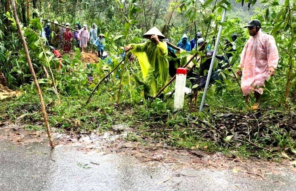 Sạt lở núi vùi lấp một ngôi nhà, 1 người tử vong - 1 Sạt lở núi vùi lấp một ngôi nhà, 1 người tử vong - 1