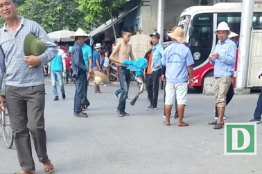 Hà Nội: "Cò" xe khách lộng hành ở bến xe Giáp Bát