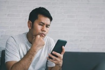 Tôi bủn rủn chân tay khi thấy cách vợ lưu tên mình trong điện thoại