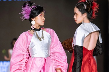 Sinh viên thiết kế thời trang lấy cảm hứng từ tiểu thuyết "Số đỏ"