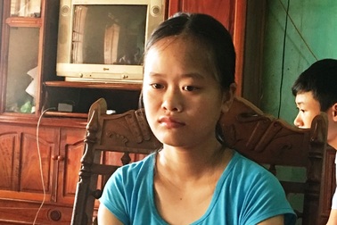 Nữ sinh mồ côi đạt 29,3 điểm khối A tranh thủ làm thêm kiếm tiền nhập học