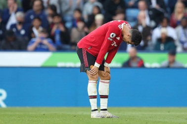 Tỏ thái độ vì Man Utd gây thất vọng, C.Ronaldo bị Solskjaer chấn chỉnh