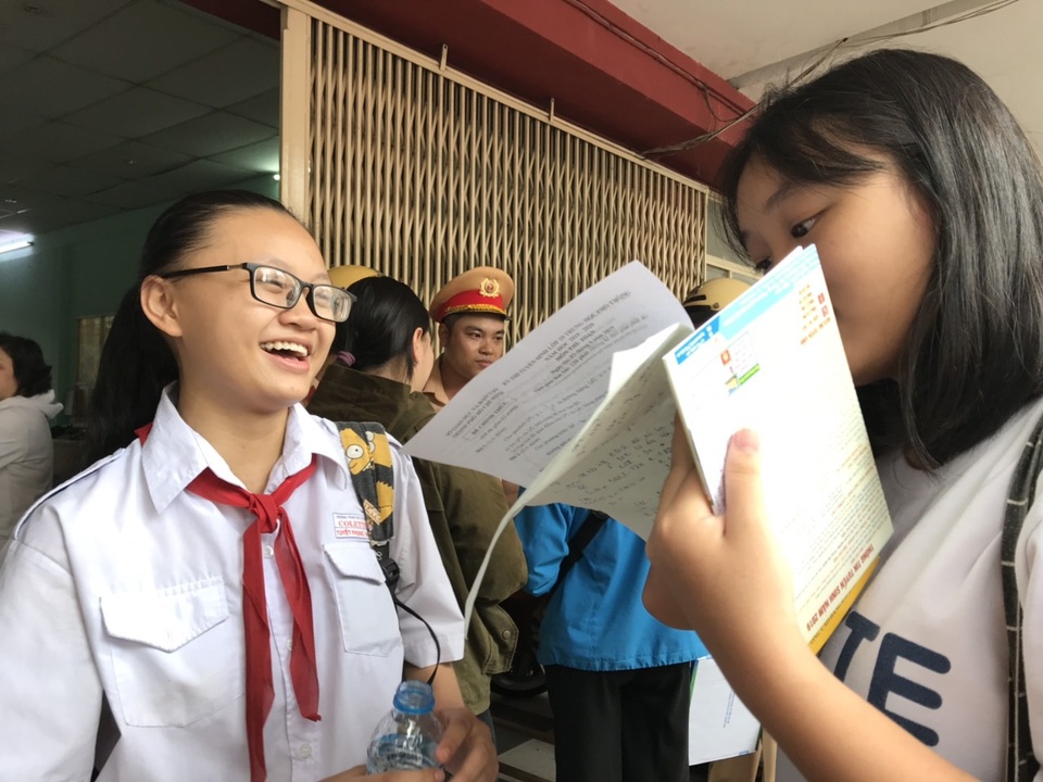 Con bỏ ăn nhiều ngày vì bị bố mẹ ngăn cản thi vào “trường điểm” - 1 Con bỏ ăn nhiều ngày vì bị bố mẹ ngăn cản thi vào “trường điểm” - 1