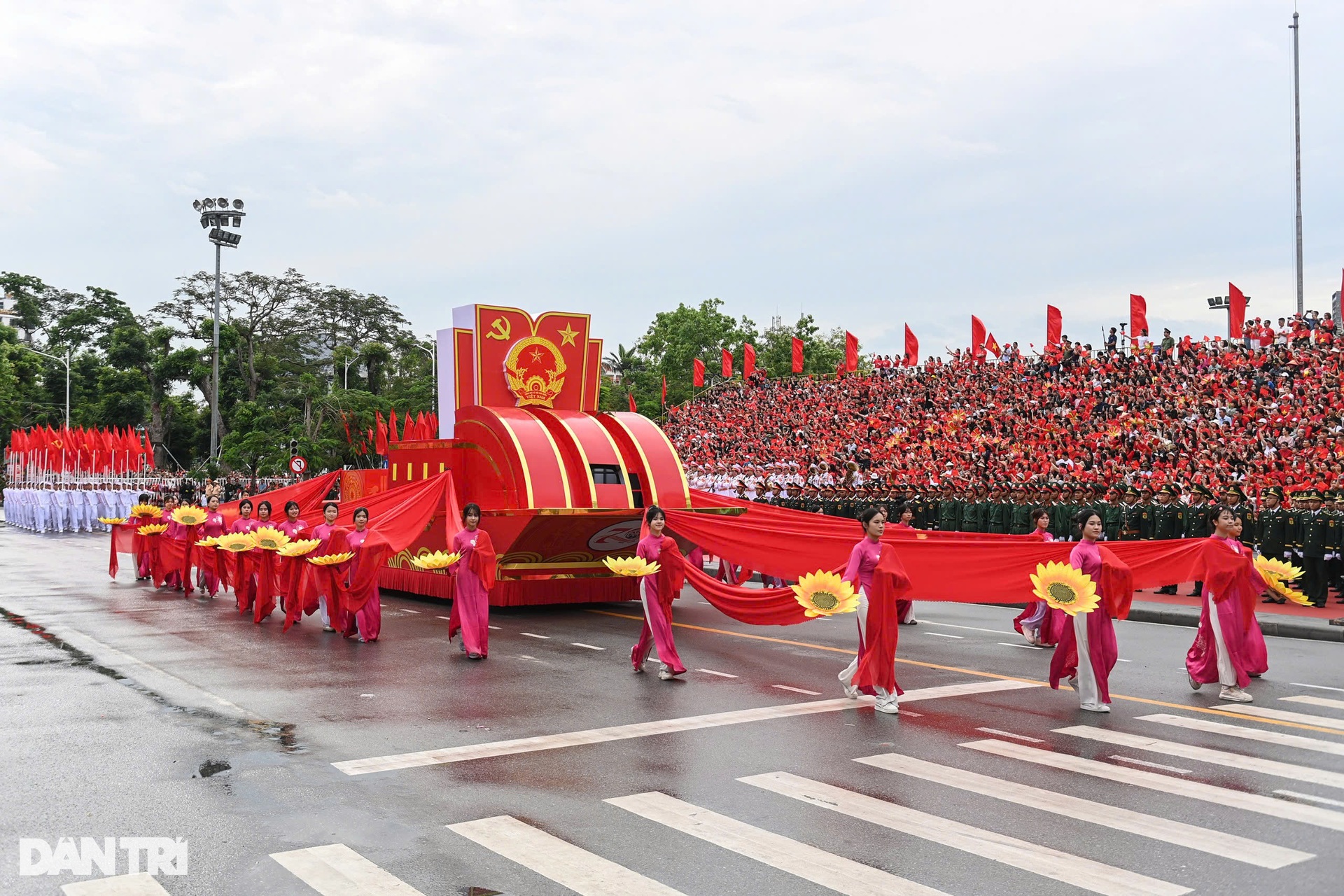 Những hình ảnh ấn tượng tại lễ kỷ niệm 70 năm Giải phóng Hải Phòng - 2