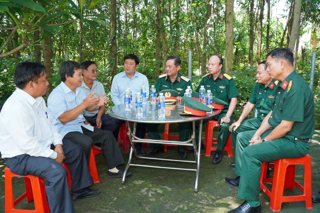 Quân khu 7 khảo sát khu vực có thông tin hài cốt liệt sĩ ở phường Lái Thiêu - 2 Quân khu 7 khảo sát khu vực có thông tin hài cốt liệt sĩ ở phường Lái Thiêu - 2