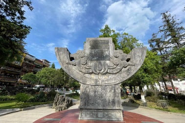 Đài sen Thư Bác - Bức thư quý Bác Hồ gửi thiếu nhi Sa Pa