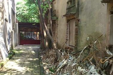 Một hộ dân bị lấn chiếm đất 30 năm, tỉnh bảo không, Bộ TNMT bảo... có! 