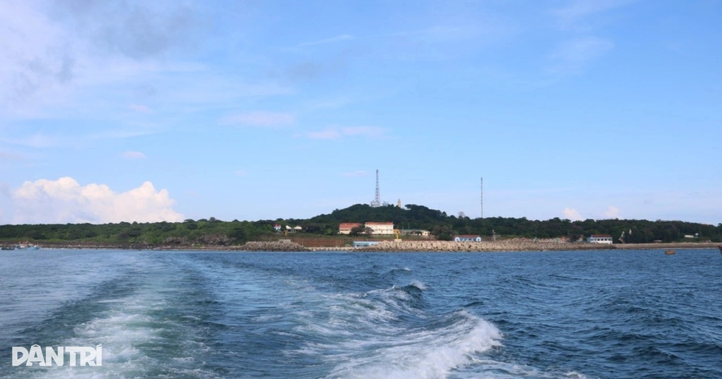 Đảo Cồn Cỏ rực rỡ cờ, băng rôn trước ngày trở thành đặc khu - 3 Đảo Cồn Cỏ rực rỡ cờ, băng rôn trước ngày trở thành đặc khu - 3