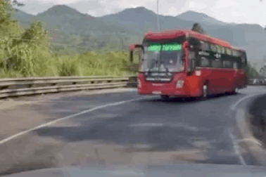 Đổ đèo lấn làn - Chuyện thường ngày trên mỗi cung đường?