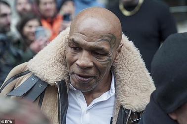 Cựu võ sĩ quyền anh Mike Tyson đóng phim kiếm tiền giữa tuổi già bệnh tật