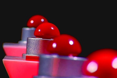 Bật cười với cảnh “bấm nút bất đắc dĩ” của giám khảo The Voice