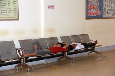 Mệt lử người với trận nắng gắt đầu mùa 