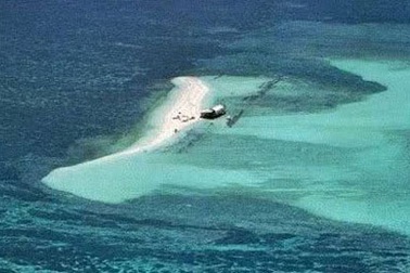 Trung Quốc giăng dây chắn tàu ở Biển Đông