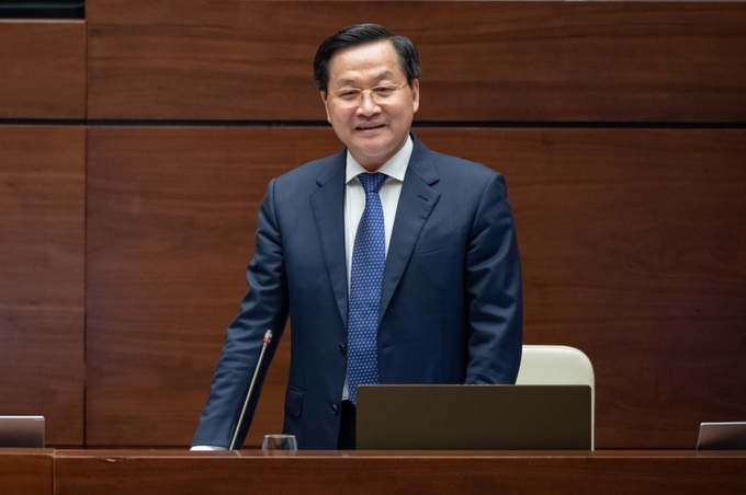 Phó Thủ tướng Lê Minh Khái báo cáo về tình hình kinh tế- xã hội trước Quốc hội