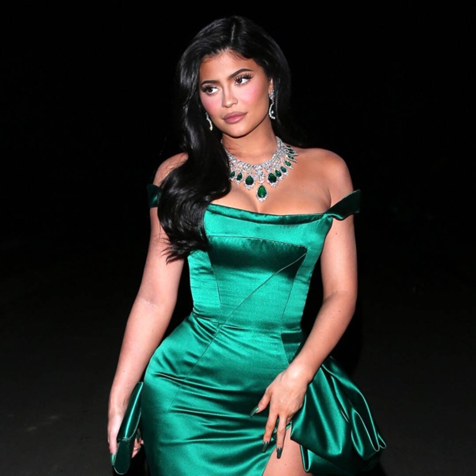 Kylie Jenner không hài lòng khi Kim Kardashian đăng ảnh cũ - 8 Kylie Jenner không hài lòng khi Kim Kardashian đăng ảnh cũ - 8