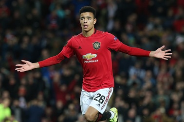 Đại thắng 4-0, Man Utd giành ngôi đầu bảng