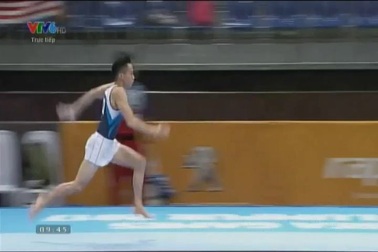 Thanh Tùng giành HCV nhảy chống