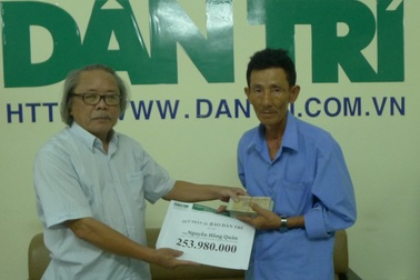 Trao hơn 253 triệu đồng đến gia đình bé Đạt bị não úng thủy