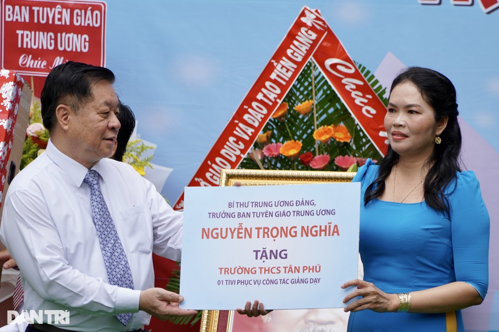 Trưởng ban Tuyên giáo: Hãy dạy học sinh sống có lý tưởng, biết ơn, tử tế - 4