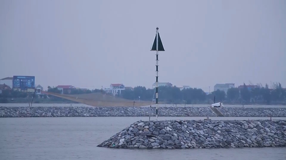 Thiếu âu thuyền, gần 1.200 tàu cá “chật vật” tìm nơi neo đậu - 3