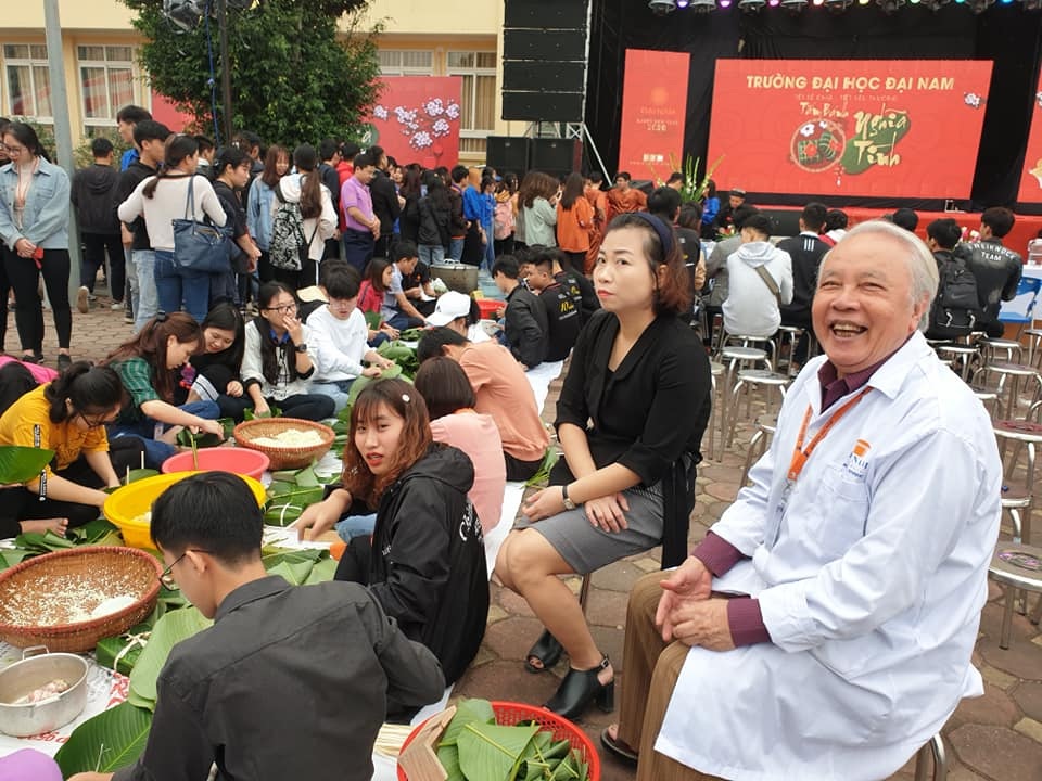 Tấm bánh nghĩa tình đặc biệt của sinh viên dành tới các hoàn cảnh khó khăn - 4 Tấm bánh nghĩa tình đặc biệt của sinh viên dành tới các hoàn cảnh khó khăn - 4