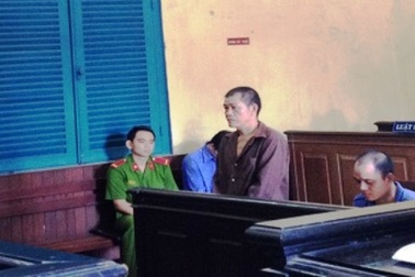 Tranh cãi về lối đi chung, giết hàng xóm rồi trốn lệnh truy nã 