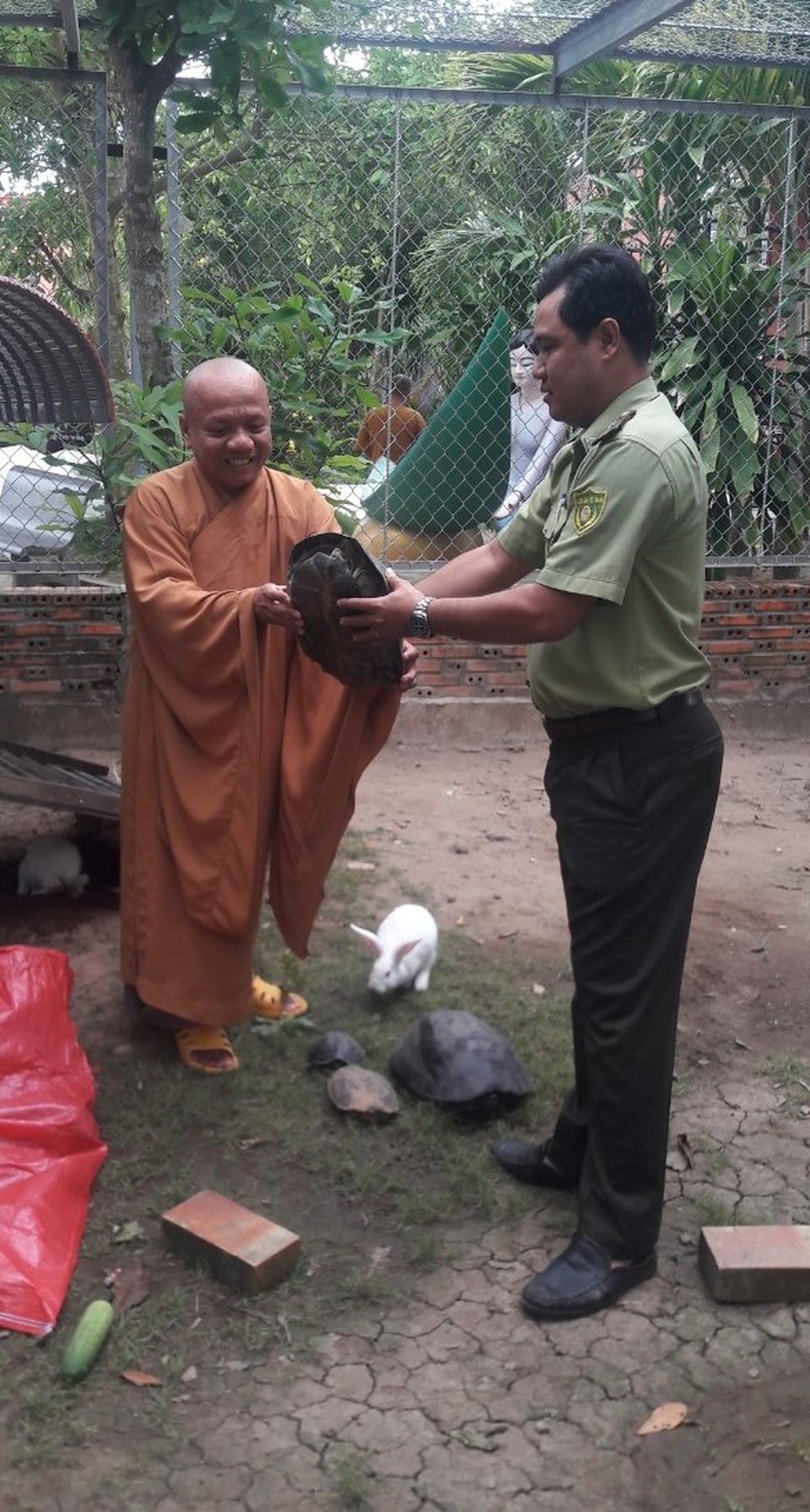 Khuyến cáo không phóng sinh, nuôi, nhốt động vật hoang dã tại đền, chùa - 2 Khuyến cáo không phóng sinh, nuôi, nhốt động vật hoang dã tại đền, chùa - 2