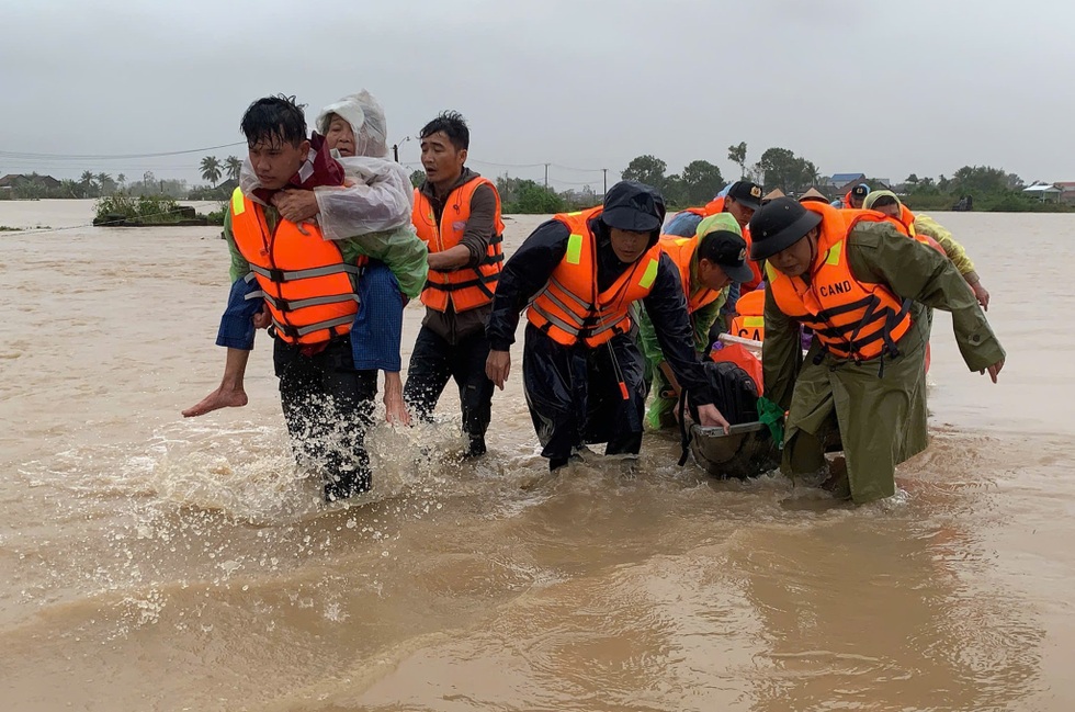 Diễn biến mưa lũ tại các tỉnh Nam Trung Bộ sáng 22/11 - 4