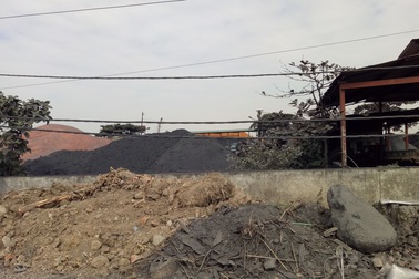 Hàng trăm hộ dân khốn khổ vì ô nhiễm bụi than