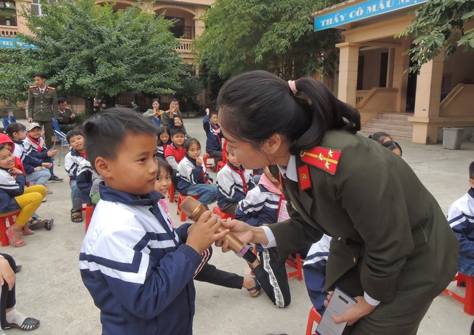 500 giáo viên và học sinh được tuyên truyền Phòng, chống xâm hại trẻ em - 2 500 giáo viên và học sinh được tuyên truyền Phòng, chống xâm hại trẻ em - 2