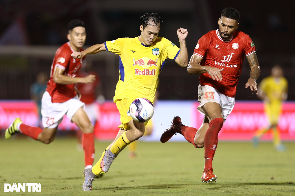 HLV Kiatisuk chưa vội nói về cuộc đua vô địch V-League của HA Gia Lai - 2 HLV Kiatisuk chưa vội nói về cuộc đua vô địch V-League của HA Gia Lai - 2