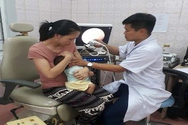 Sức khỏe bé 3 tháng tuổi uống cả lọ vắc xin phòng bại liệt ra sao?