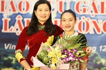 Nữ sinh người Mông đạt điểm 10 môn Lịch sử, ước mơ trở thành nhà báo