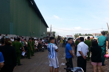 Thi thể một người đàn ông nổi trong công trình