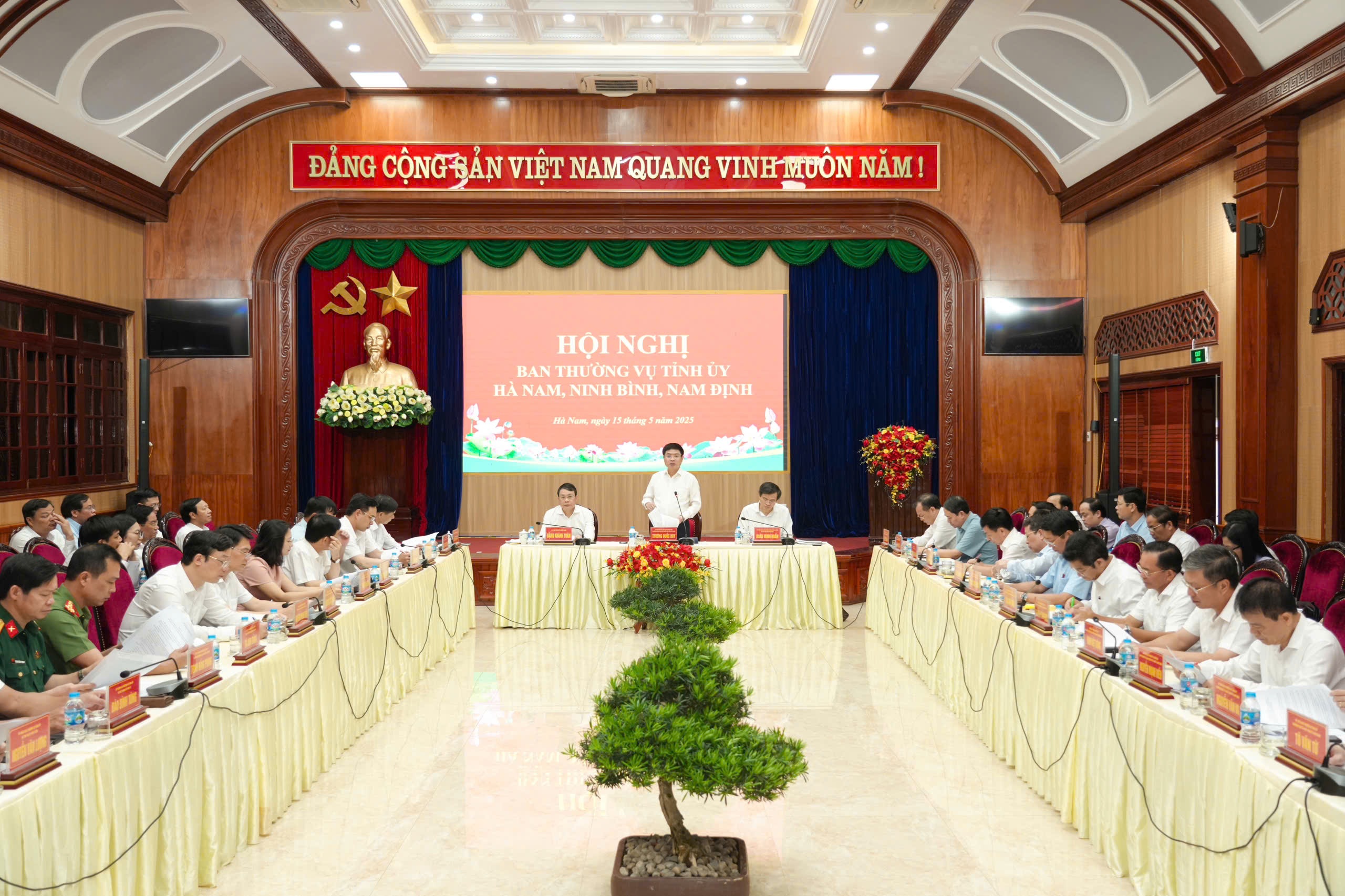 Hội nghị 3 tỉnh Hà Nam, Ninh Bình, Nam Định xây dựng phương án nhân sự - 1