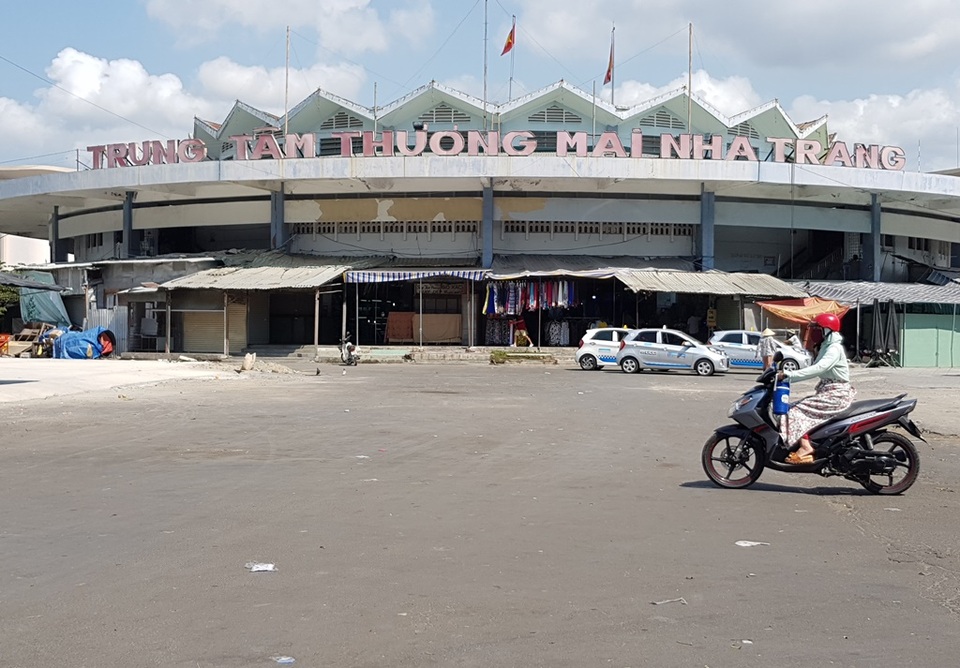 Hàng chục tiểu thương chợ Đầm Nha Trang đóng cửa, nghỉ bán vì Covid-19 - 1 Hàng chục tiểu thương chợ Đầm Nha Trang đóng cửa, nghỉ bán vì Covid-19 - 1