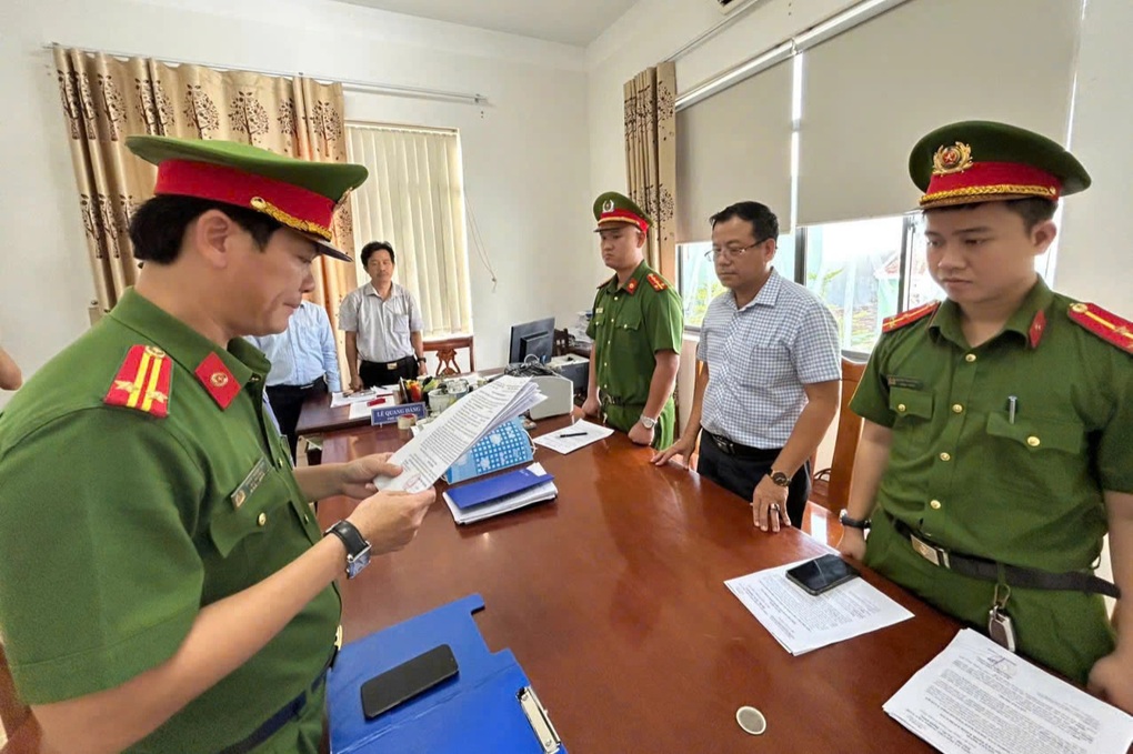 Bắt 2 nguyên cán bộ Trung tâm Phát triển quỹ đất tỉnh Quảng Nam - 1 Bắt 2 nguyên cán bộ Trung tâm Phát triển quỹ đất tỉnh Quảng Nam - 1